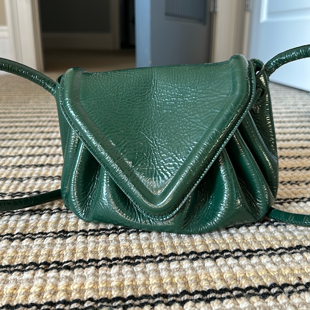 Bottega Veneta small beak bag green
